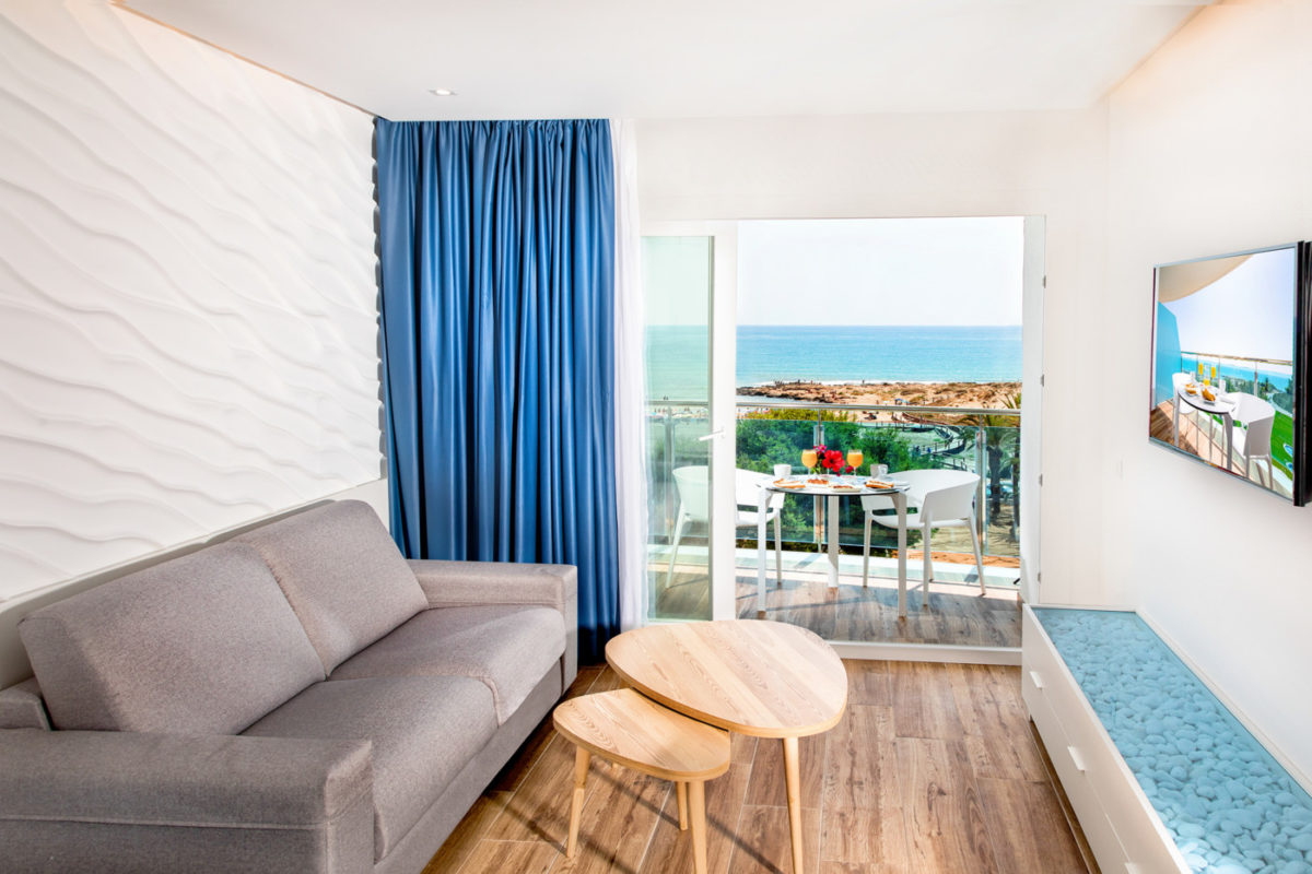 Alcossebre-Sea-Experience-4-Sterne-Apartment-2-Schlafzimmer-Frontal-Meerblick-Wohnzimmer