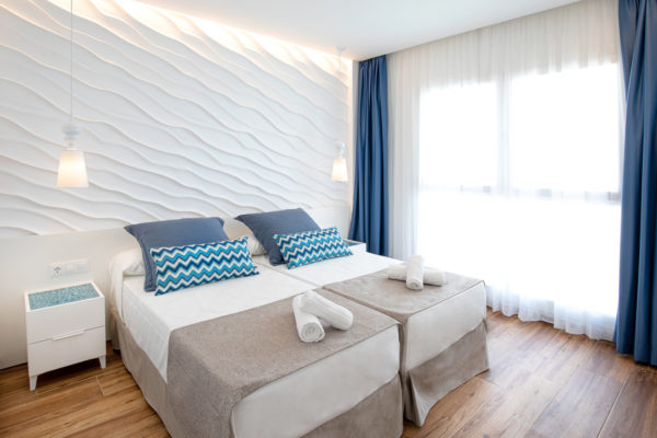 Alcossebre-Sea-Experience-Aparthotel-4-Estrellas-Apartamento-1-dormitorio-baño-adaptado-DormitorioA
