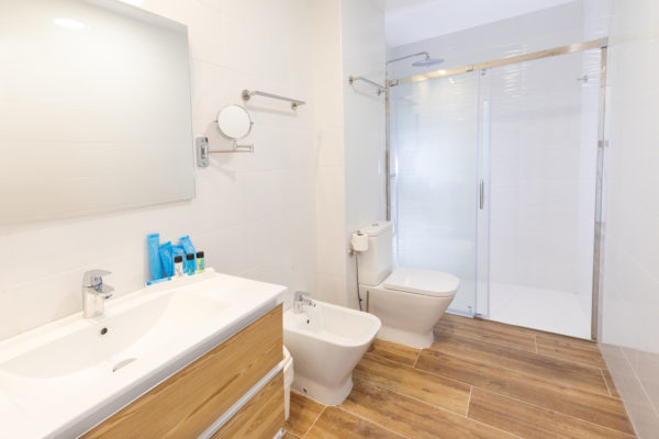 Alcossebre Sea Experience Aparthotel 4 étoiles-Appartement 2 chambres-Salle de bains-Articles de toilette