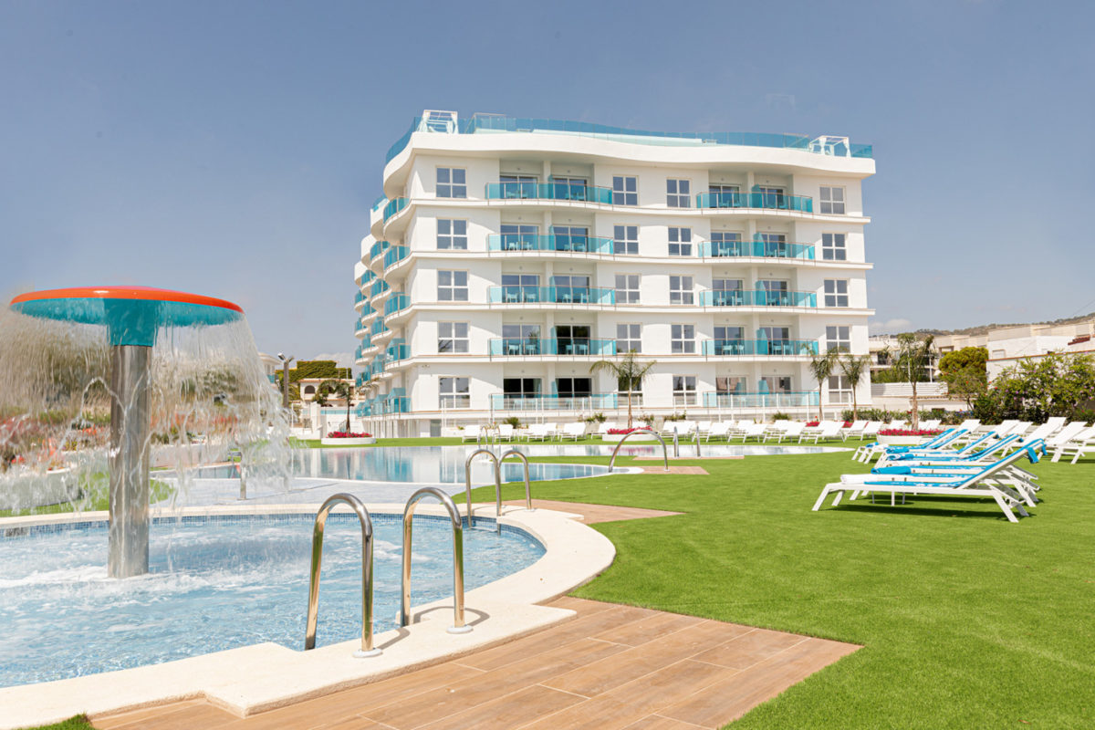 Alcossebre-Sea-Experience-Aparthotel-4-Estrellas-Piscina-Infantil-Jardin-Hamacas-1