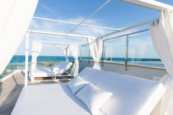Balinesische Betten der Skybar von Alcossebre Sea Experience