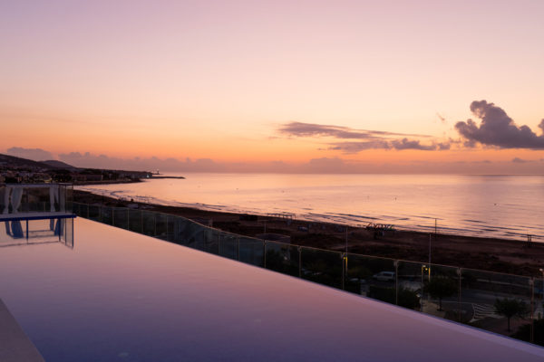 Alcossebre Sea Experience Aparthotel 4 Sterne-Sky Bar-Pool-Infinity-Sonnenaufgang